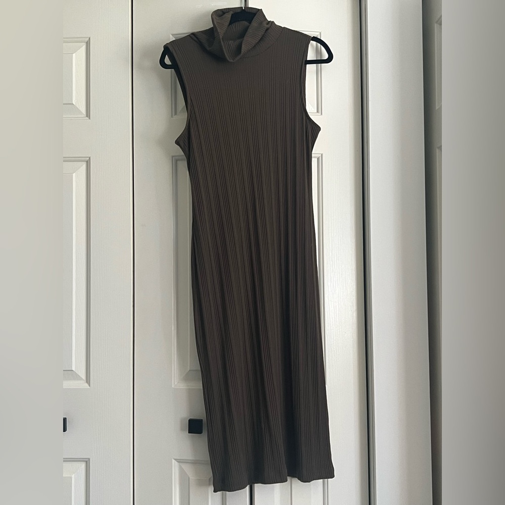 NWOT Nine West Sleeveless Ribbed Olive Dress